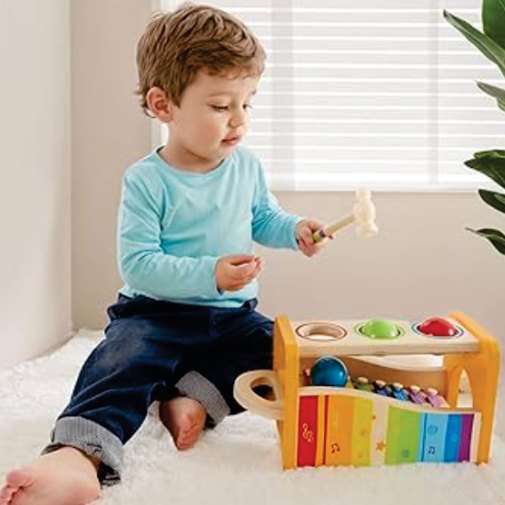 Anak bermain xylophone