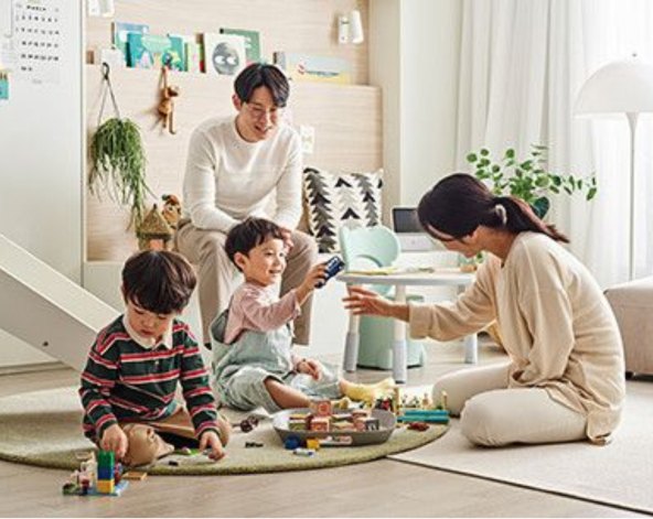 Orang tua dan anak beraktivitas bersama
