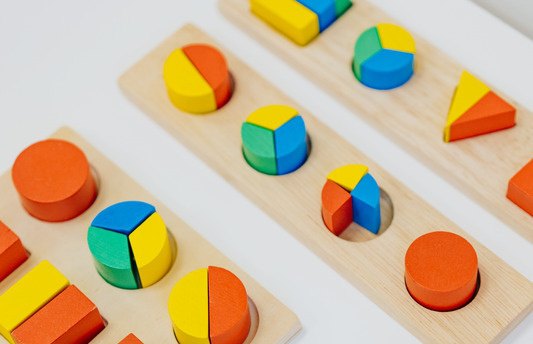 Puzzle bentuk geometri dari kayu